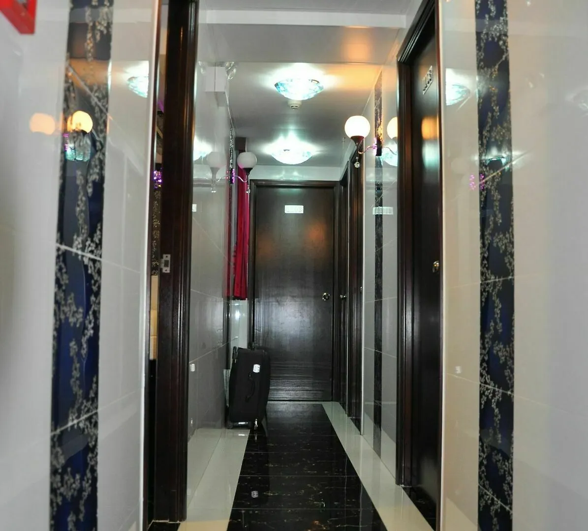 New Guangzhou Guesthouse - Hostel Kowloon  Hotel